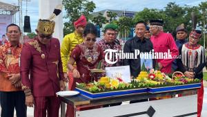 POTONG-TUMPENG325r4ew.jpg