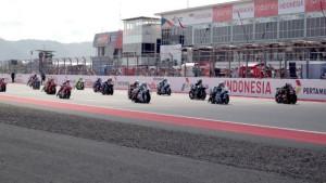 Para-pembalap-memulai-balapan-utama-MotoGP-Mandalika.jpg