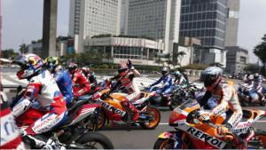 Pebalap-MotoGP-saat-melintas-di-kawasan-Bundaran-HI-Jakarta1414.jpg