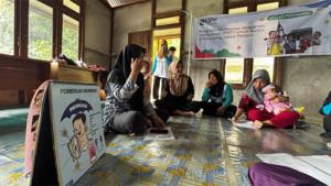 Pemberian-Makanan-Tambahan-oleh-PT-DIB-di-Posyandu-Desa-Pelapis.jpg