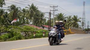 Pengendara-melintasi-jalanan.jpg