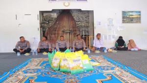 Polres-Sintang-kembali-melaksanakan-kegiatan-Jumat-Berkah-bertajuk-Polres.jpg