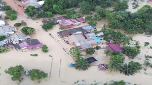 Potret-udara-memperlihatkan-pemukiman-warga-di-kawasan-Desa-Karya-Baru.jpg