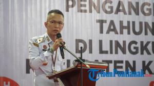 R-Adji-Winursito-saat-memberikan-sambutan-dalam-acara-penyerahan.jpg