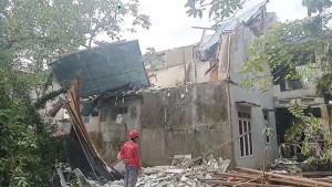 RUMAH-ROBOH-di-Jalan-Tanjung-Raya-II.jpg