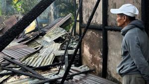 RUMAH-TERBAKAR435r4ew.jpg