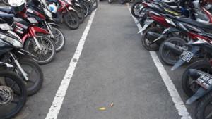 Resmi-Berubah-Aturan-Garis-Marka-Parkir-Kendaraan-Oktober-2025-Lengkap-Tarif-Terbaru-Mobil-dan-Motor.jpg
