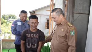 Ria-Norsan-saat-mengunjungi-rumah32rew.jpg
