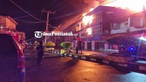Ruko-yang-terbakar-di-Jalan-Merdeka-Ketapang234wer.jpg