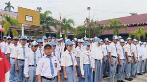 Sejumlah-siswa-SMA-Negeri-1-Mempawah-Hilir-saat-upacara-Senin-beberapa-waktu-lalu.jpg