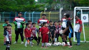 Sejumlah-siswa-SSB-Garuda-FC-Sintang-23453.jpg