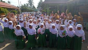 Siswa-dan-siswi-Madrasah-Ibtidaiyah-Negeri-MIN-Singkawang.jpg