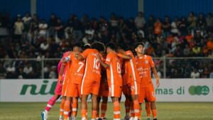 Skuad-Persiraja-Banda-Aceh-saat-akan-memulai-laga-lanjutan.jpg