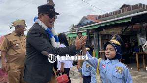 Sujiwo-saat-disambut-meria2354sewf.jpg