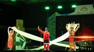 Suluh-Budaya-Kalbar-2025-Bawa-Pulang-Piala-Harmoni-Etnis-Menyatu-di-Temu-Karya-Nasional.jpg