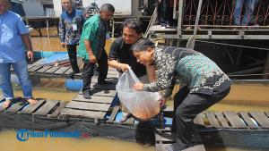 TEBAR-BIBIT-IKAN-12133920.jpg