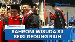 Viral-Sahroni-Muncul-di-Wisuda-S3-2025-Angkat-Disertasi-Pengembalian-Kerugian-Negara.jpg
