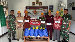 YBM-PLN-UP3-Mempawah-menyerahkan-bantuan-kepada-para-veteran.jpg
