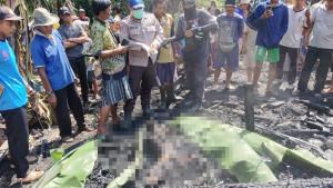 aparat-kepolisian-dan-perangkat-desa-terlihat-berkumpul-di-lokasi.jpg