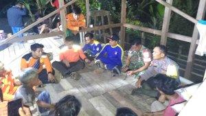 gabungan-sedang-diskusi-upaya-pencurian-korban-yang-hilang-tenggelam-di-sungai.jpg