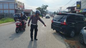 l-0700-WIB-Ban-mobil-pecah-jadi-pemicu-kecelakaan-ini.jpg
