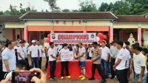 penyerahan-hadiah-bola.jpg