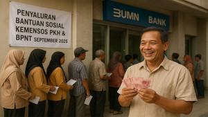 sejumlah-masyarakat-penerima-manfaat-mengantre-Bansos-PKH-di-Bank-BUMN.jpg