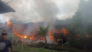 tekarang-rumahterbakar.jpg