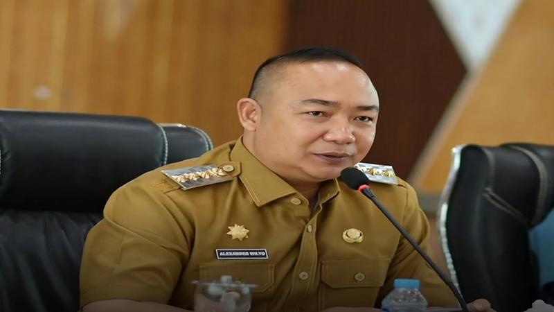 234Bupati-Ketapang-Alexander-Wilyo-saat-memimpin.jpg