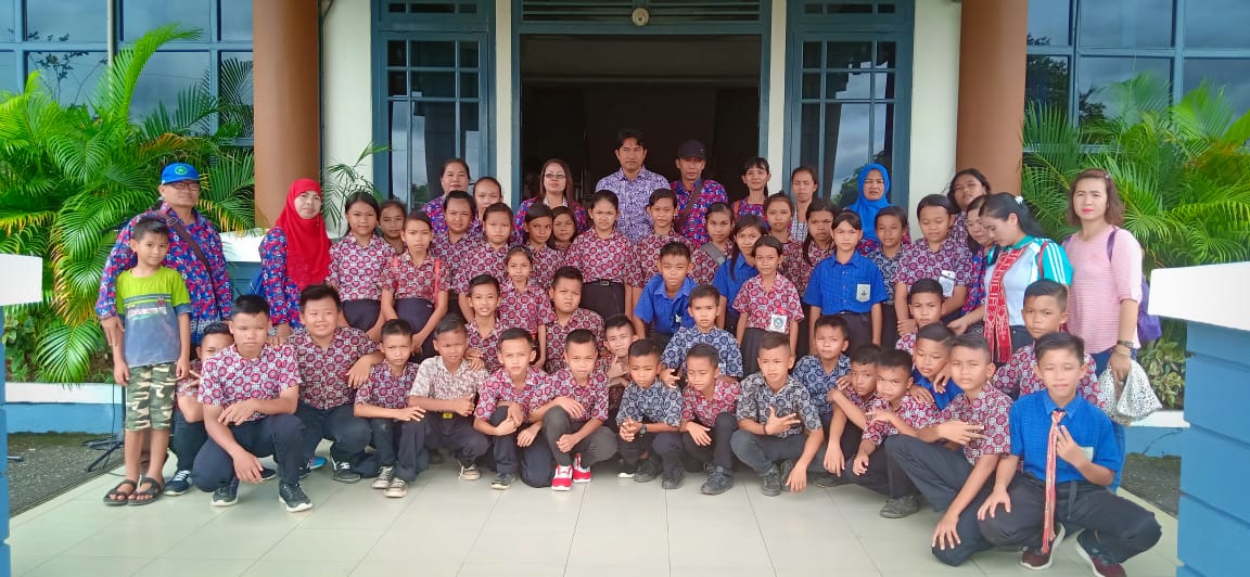 43 Pelajar SDN 01 Nanga Mau Kunjungi Kantor Bupati Sintang, Refreshing Usai Ujian