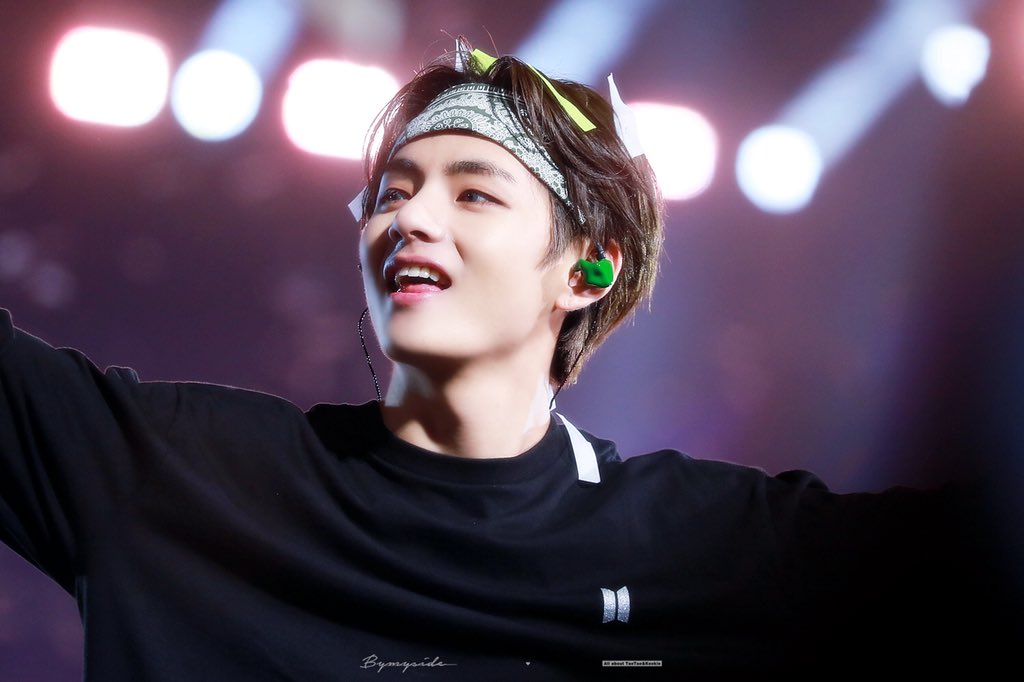 6 Bedanya Reaksi Aktor & Idol K-Pop di Depan Kamera dalam Momen yang Sama, V BTS hingga Minho SHINEE