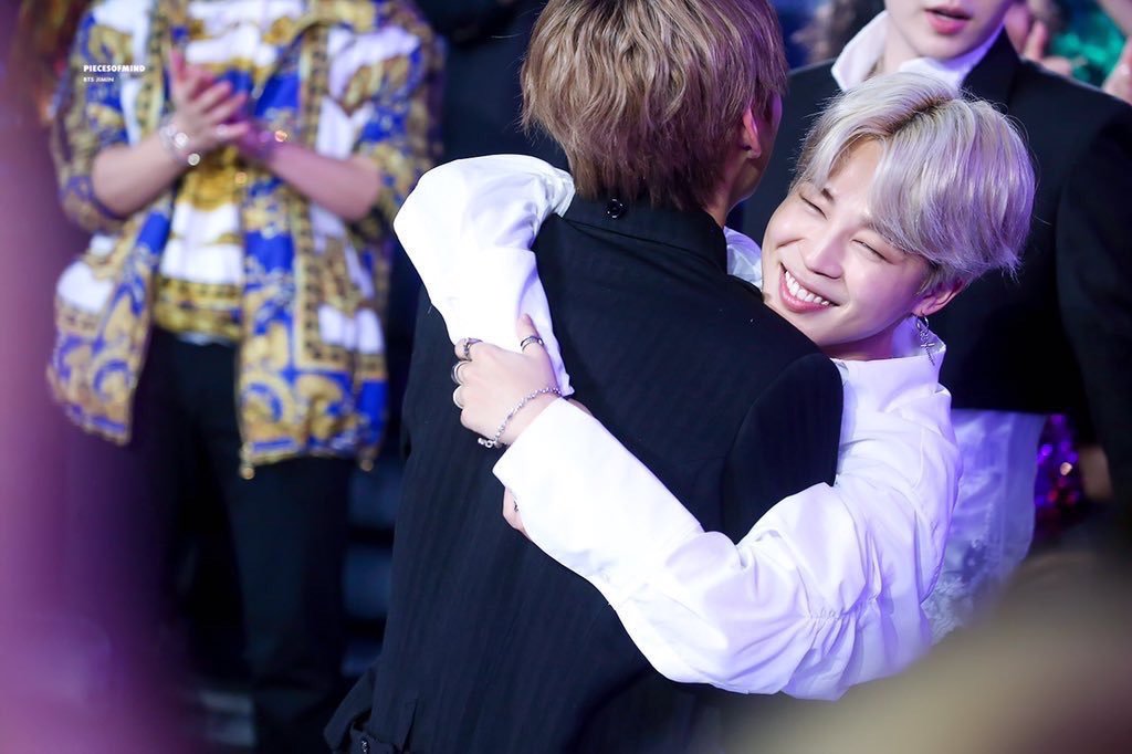 8 Momen Jimin BTS Menghujani Member Bangtan Boys Lainnya dengan Cintanya, Bukti Penuh Kepedulian