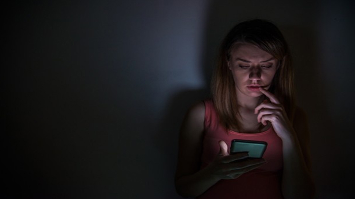 9-cara-menghadapi-kekerasan-stalking-pada-perempuan-yang-bisa-sebabkan-gangguan-jiwa.jpg