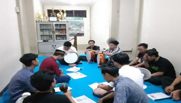 Mahasiswa Sambas Lestarikan Tradisi Dzikir Nazam,  Rutin Gelar Latihan di Aura Asrama