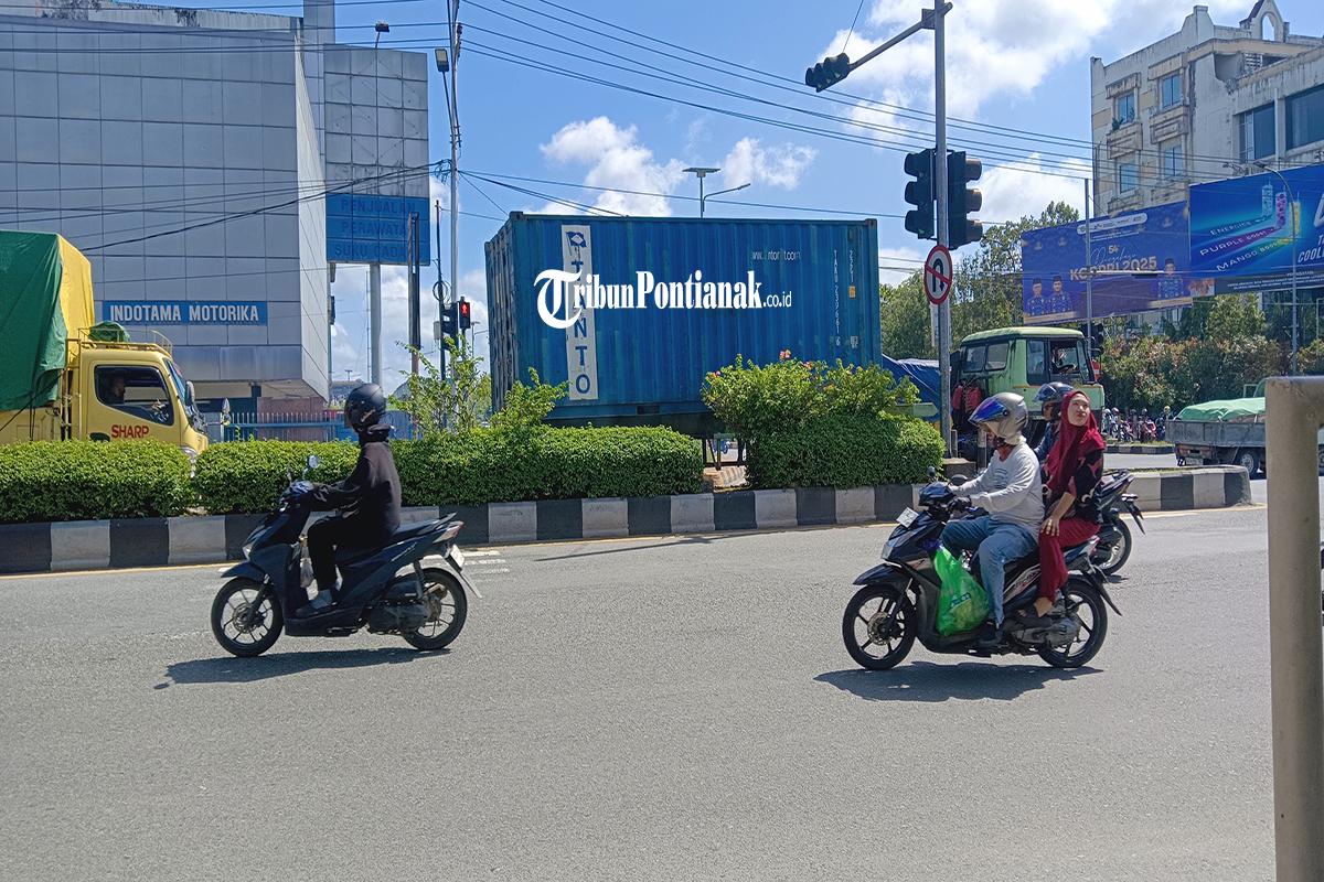 Dishub Tegaskan Jam Operasional Truk Besar, Pantauan: Hanya Truk 20 Feet Melintas di Simpang Garuda