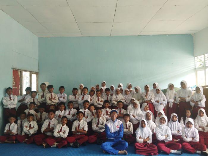 ASMO-kalbar-edukasi-safety-riding-ke-siswa-SD-Negeri-93-Pontianak.jpg