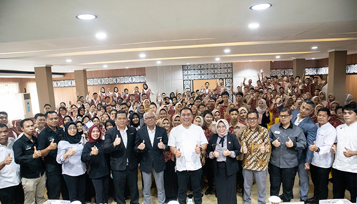Aston Pontianak dan Neo Gajahmada Berbagi Pengetahuan Perhotelan Pada 130 Pelajar SMKN 5