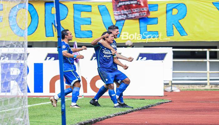 Daftar Susunan Pemain Persib Bandung vs Persik Kediri Hari Ini Luis Milla Tetap Bawa Marc Klok