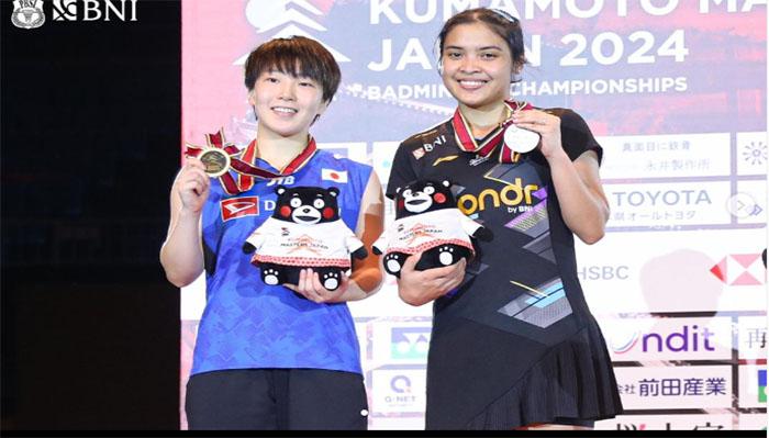 Akane-Yamaguchi-dan-Jorji-saat-foto-bersama-usai-final-Kumamoto-Masters232554.jpg