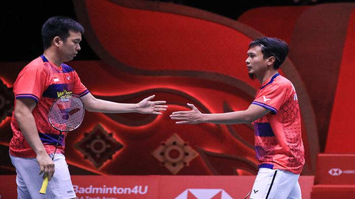 Aksi-Mohammad-AhsanHendra-Setiawan-di-BWF-World-Tour-FInals-2022.jpg