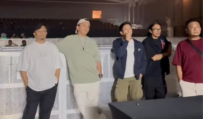 Alasan Konser Reuni Peterpan Ditunda Diungkap Andika hingga Momen Ariel Menatap Panggung