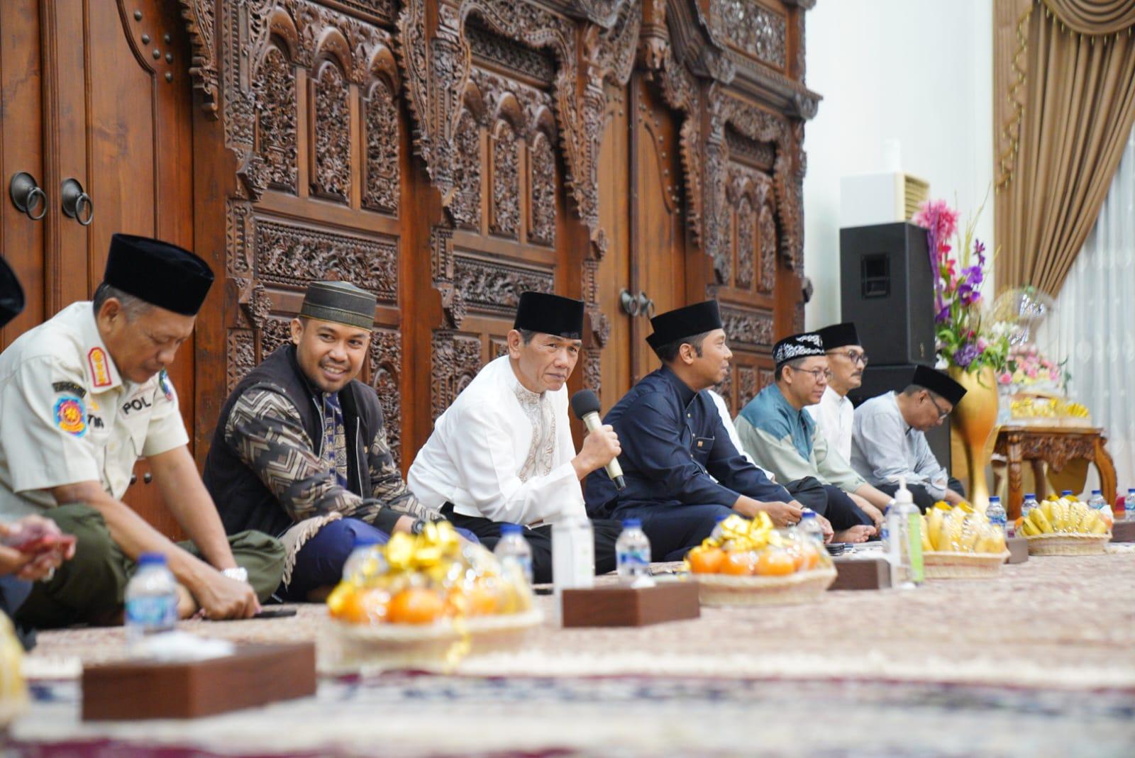 Ani-Sofian-membuka-peringatan-Nuzulul-Quran-di-Aula-Rumah-Jabatan.jpg