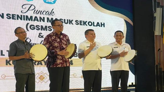 Sekda Yusran Apresiasi Gerakan Seniman Masuk Sekolah