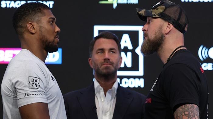 Anthony-Joshua-kiri-Eddie-Hearn-tengah-dan-Robert-Helenius-kanan.jpg