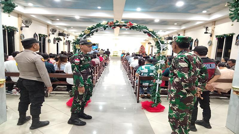 Pastikan Perayaan Natal Kondusif, Kodim 1208/Sambas Lakukan Pengamanan di Gereja-gereja