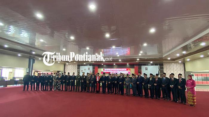 Asisten-II-Setda-Provinsi-Kalbar-Ignatius-Ik-dan234ew.jpg