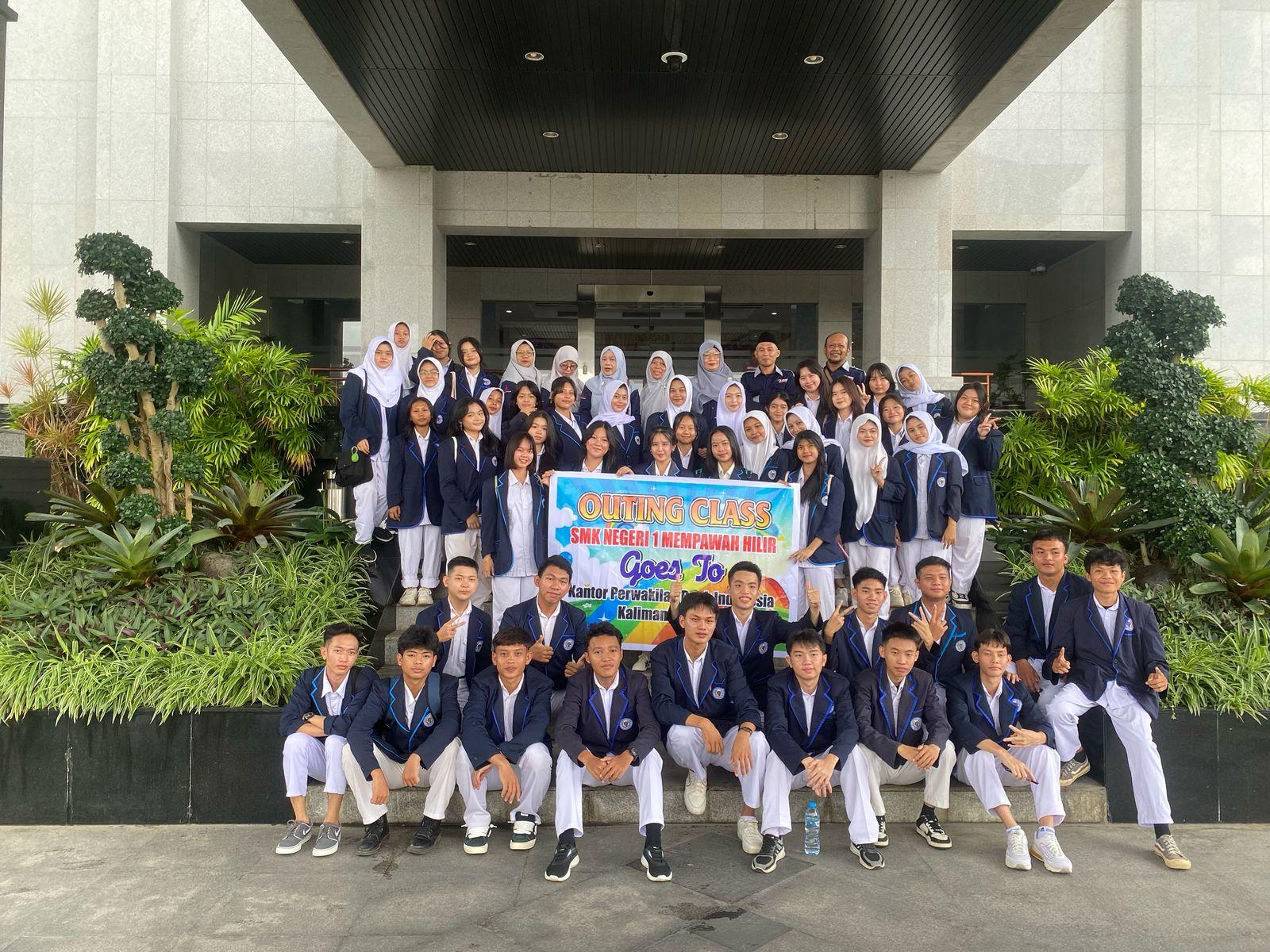 Siswa Prodi Akuntansi SMKN 1 Mempawah Hilir Kunjungi Kantor BI Kalimantan Barat