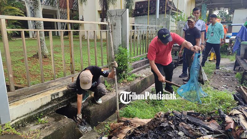 Pemkab Mempawah Gelar Jumat Bersih di Terminal, Wabup Juli: Lingkungan Bersih Tanggung Jawab Bersama