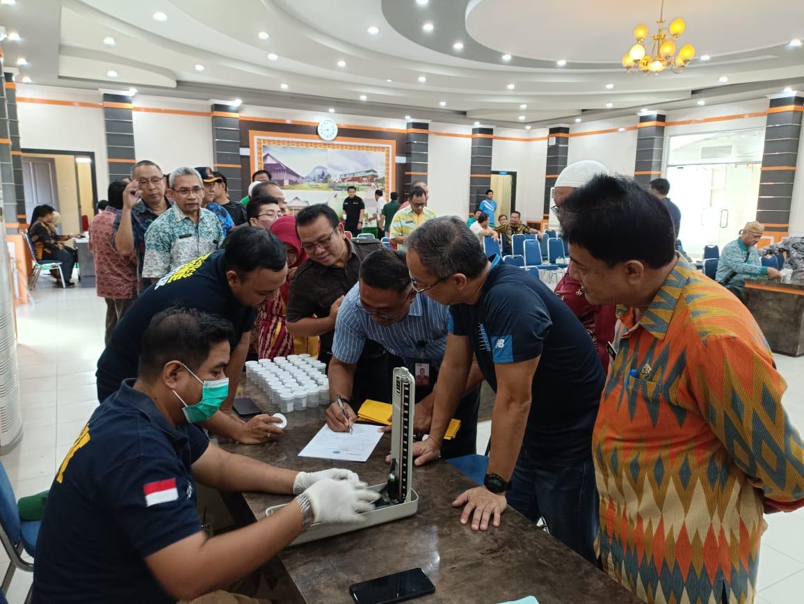 73 Pejabat Sintang yang Ikuti Tes Urine Negatif Narkoba