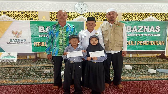 BAZNAS Mempawah Salurkan Bantuan Dana Zakat ke Masyarakat